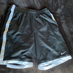 Men’s M black Nike Basketball shorts